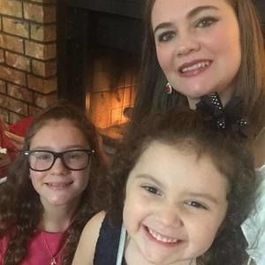 Meet your Posher, Claudia-enrique